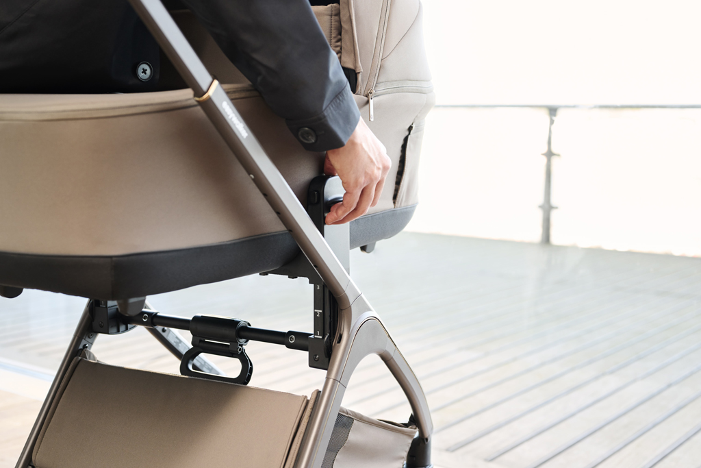 EASYWALKER Kočárek kombinovaný Zoey Almond Taupe + CYBEX Aton B2 i-Size + základna