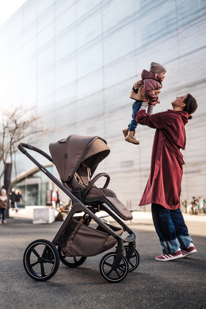 EASYWALKER Kočárek kombinovaný Zoey Chestnut Brown + CYBEX Aton B2 i-Size + základna