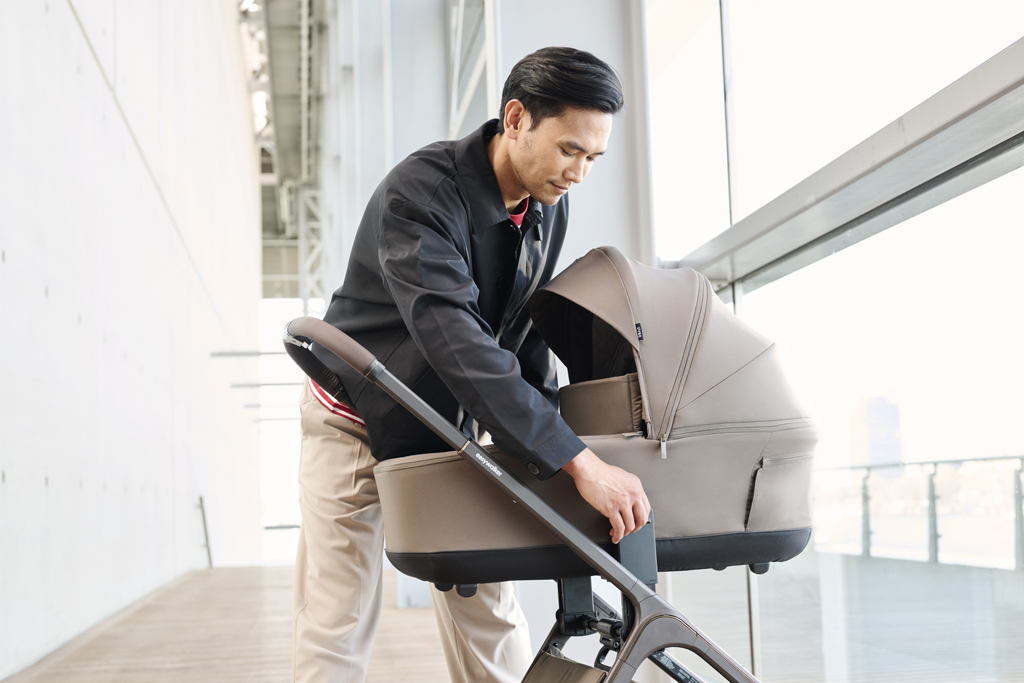EASYWALKER Kočárek kombinovaný Zoey Sage Green + CYBEX Aton B2 i-Size + základna