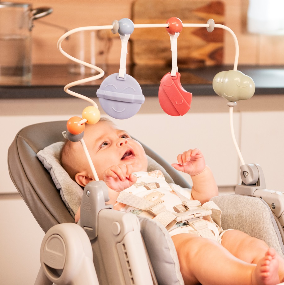 CHICCO Hrazdička Rainbow na jídelní židličku Polly Armonia