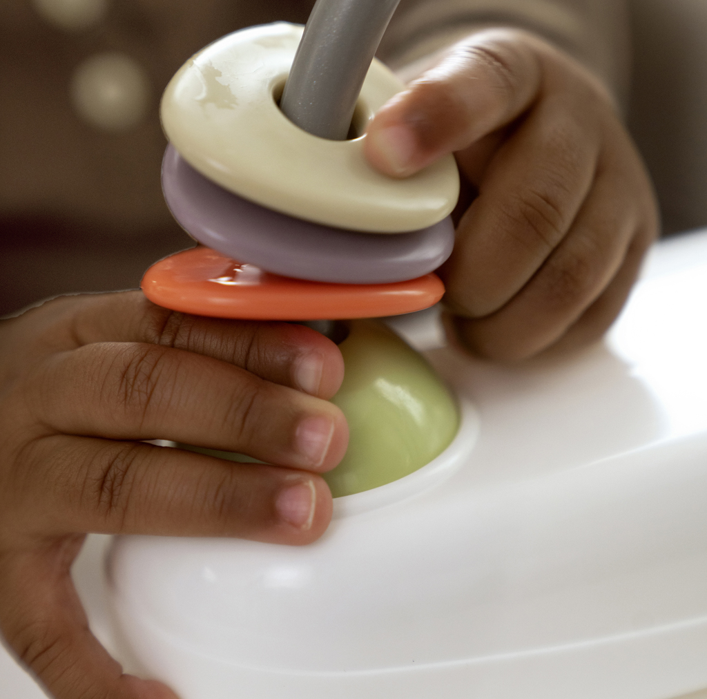 INGENUITY Podsedák na židli 2v1 Baby Base Cashmere 6m+ do 22 kg