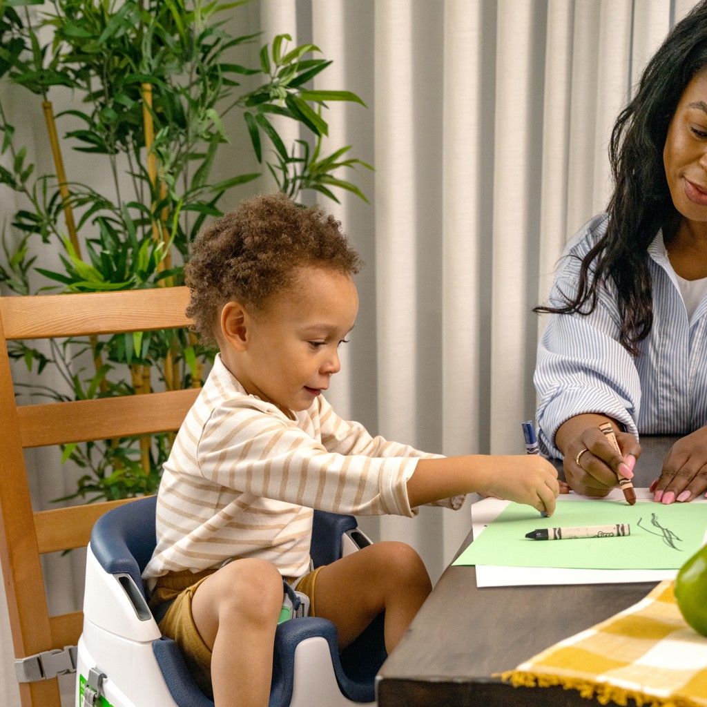 INGENUITY Podsedák na židli 2v1 Baby Base™ Night Sky 6m+ do 22kg