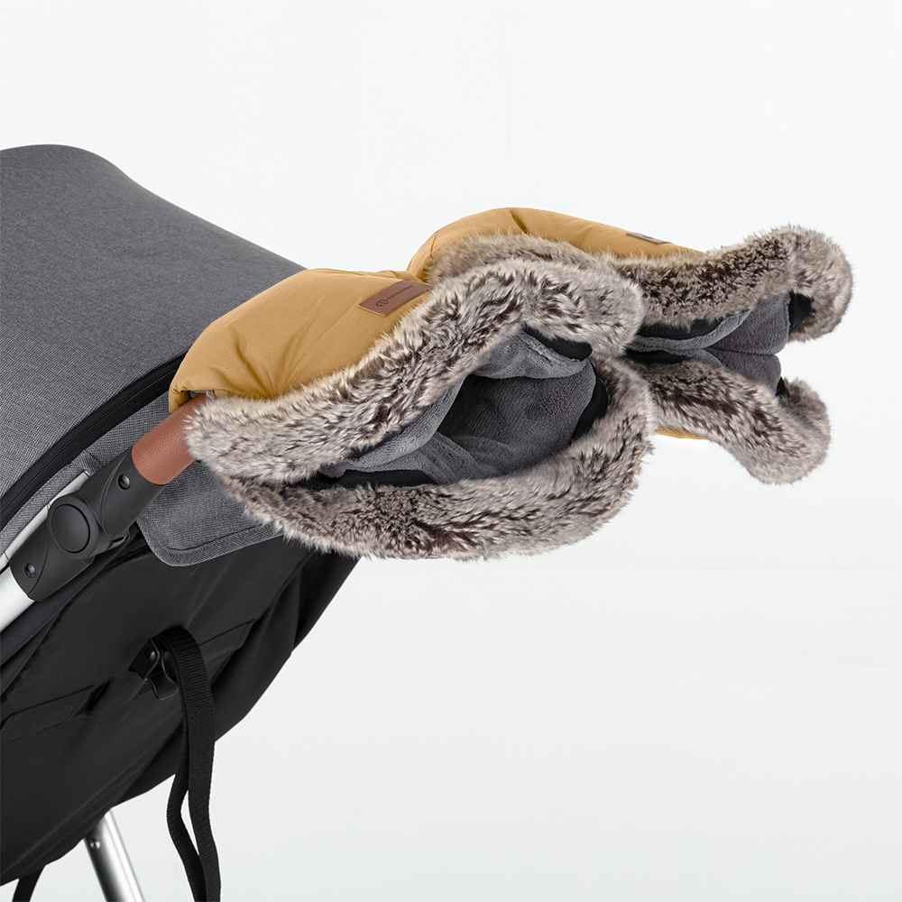 PETITE&amp;MARS Rukávník / rukavice Furry Elegant Caramel