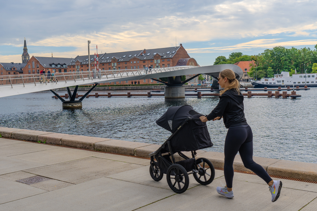 LIONELO Kočárek sportovní Azura Black Onyx