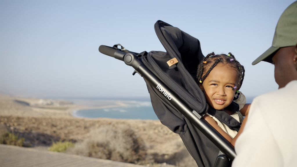 LIONELO Kočárek sportovní Azura Black Onyx