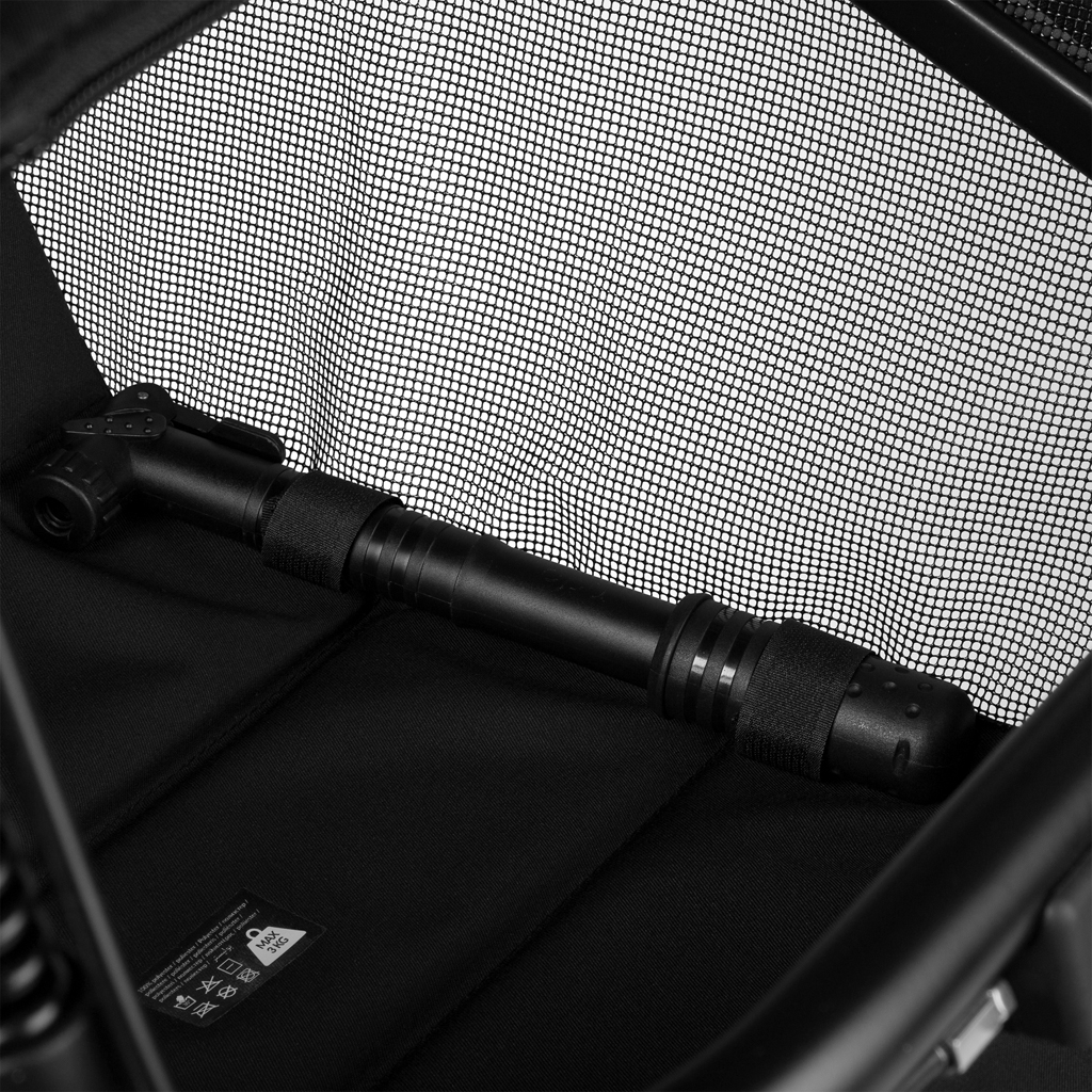 LIONELO Kočárek sportovní Azura Black Onyx