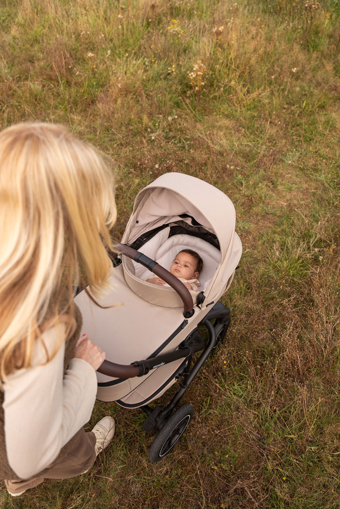 EASYWALKER Kočárek kombinovaný Jimmey Explore Pearl Taupe AIR + CYBEX Aton B2 i-Size + základna