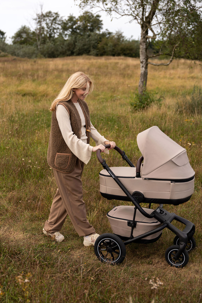 EASYWALKER Kočárek kombinovaný Jimmey Explore Pearl Taupe AIR + CYBEX Aton B2 i-Size + základna