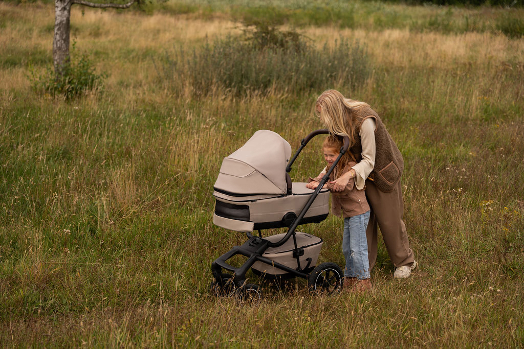 EASYWALKER Kočárek kombinovaný Jimmey Explore Pearl Taupe AIR + CYBEX Aton B2 i-Size + základna