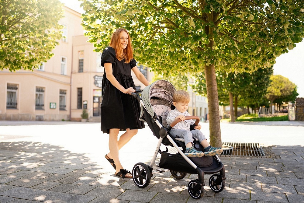 PETITE&amp;MARS Kočárek sportovní Royal Iron Green Complete